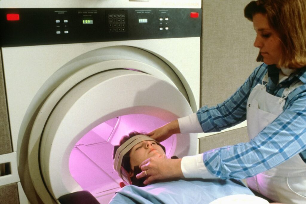 Patient being prepared for a magnetic resonance imaging examination. Photo: National Cancer Institute / Unsplash.